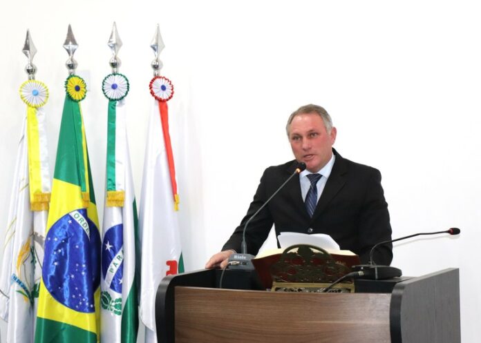 Ex-vereador e ex-presidente da Câmara de Irati, Hélio de Mello, se entrega à polícia após dias foragido