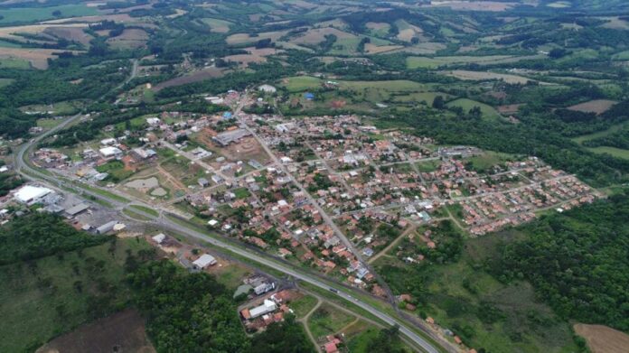 Nova fábrica promete movimentar a economia e gerar empregos em Guamiranga. Nova fábrica promete movimentar a economia e gerar empregos em Guamiranga.