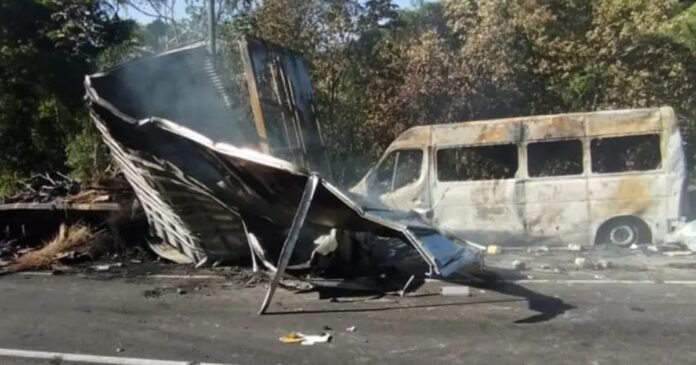 Van Prudentopolis Beto Carrero se envolve em grave acidente