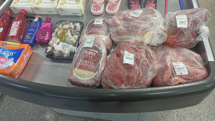 Tentativa de furto em mercado termina com prisões